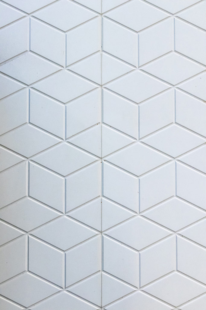 A melhor maneira de limpar azulejos