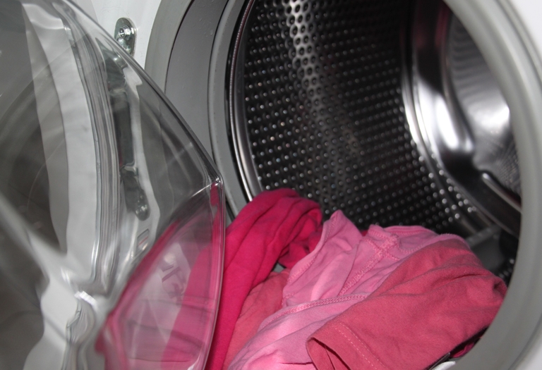 Como deixar roupa mais cheirosa - cuidado ao lavar | Blog Dona