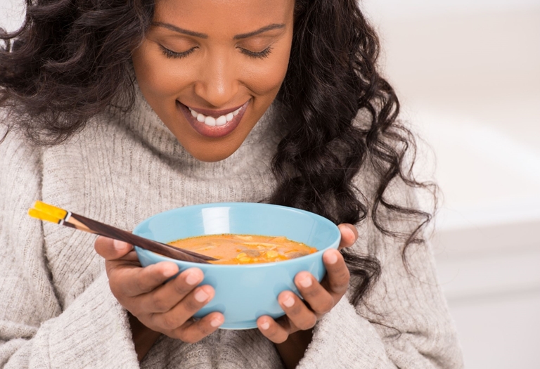 Sopa é uma opção saudável para comer, congelar e vender