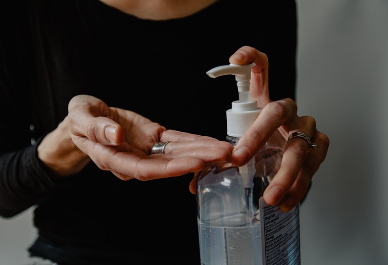 Álcool em gel - Quantidade ideal | Blog Dona