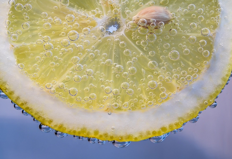 Como desencardir pano de prato – suco de limão