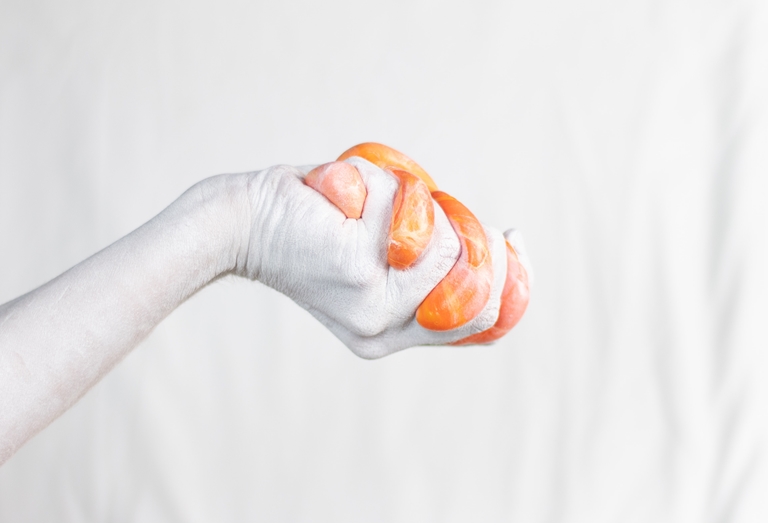 Como remover slime das roupas