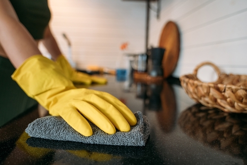 É hora da limpeza pesada! Vamos conhecer dicas e truques para limpar a casa? EPIs para limpeza pesada