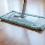 Um mop para como deixar o seu piso brilhando